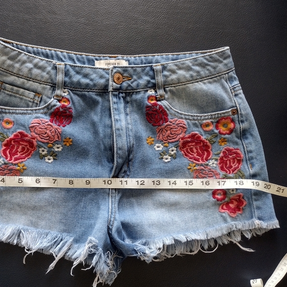 FOREVER 21 BOHO HIPPIE FLORAL EMBROIDERED SHORTS - Picture 4 of 10